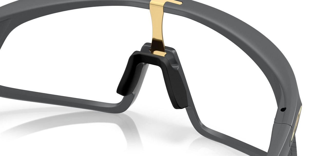 948406 - Grey - Clear To Black Iridium Photochromic