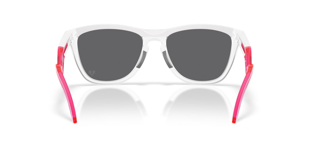 928910 - White - Prizm Black