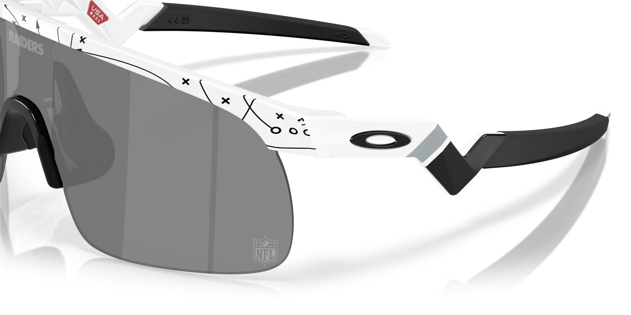 901039 - White - Prizm Black