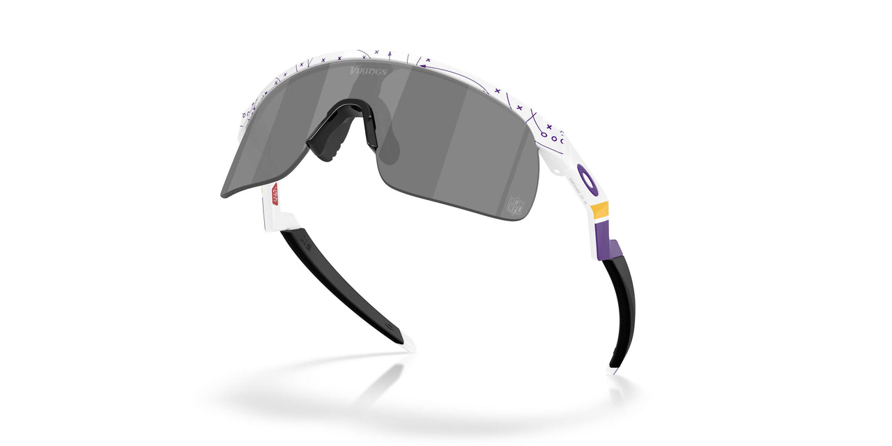 901040 - White - Prizm Black