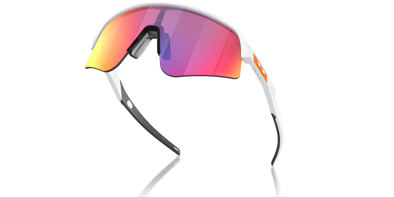946516 - White - Prizm Road