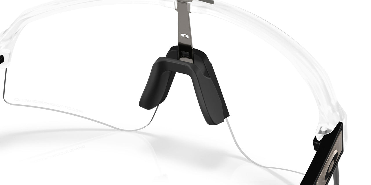 946539 - Transparent - Clear To Black Iridium Photochromic