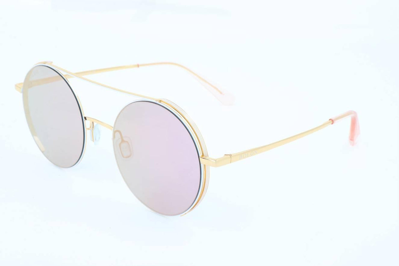 B91 - GOLD AND WHITE